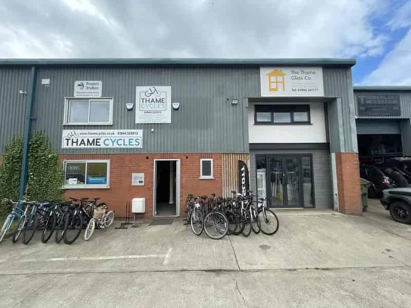 1st Floor Office Workshop Thame 915 Sq Ft 2 Parking Spaces