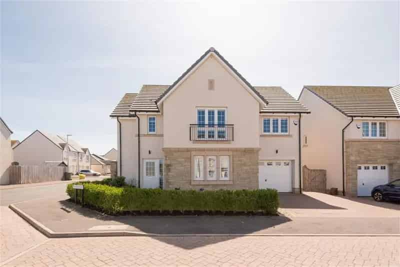 4 Bed Detached House with Garden Studio Near North Berwick Train Station