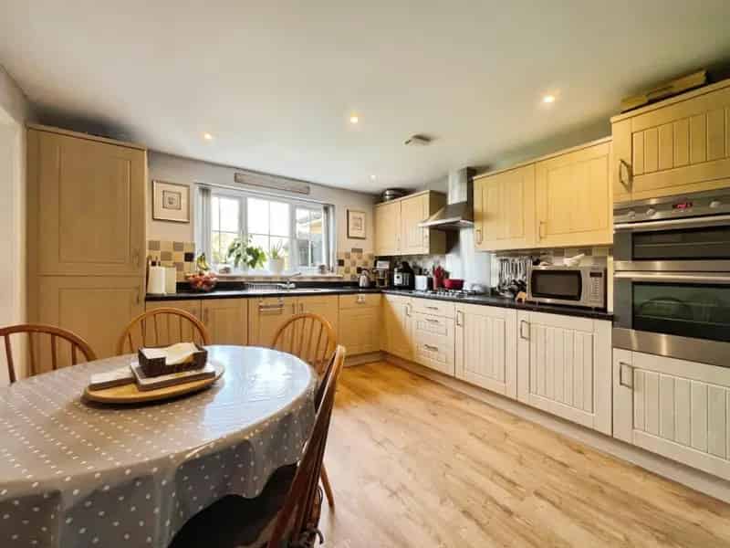 5 Bedroom Detached House for Sale in Hawkinge