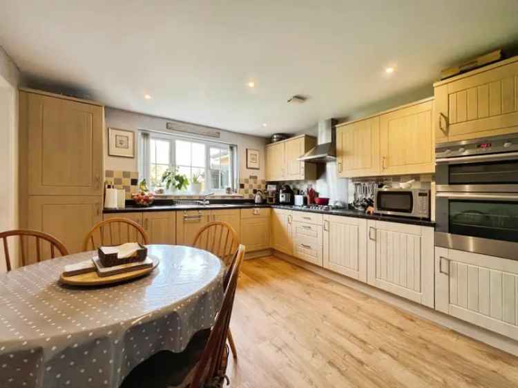 5 Bedroom Detached House for Sale in Hawkinge