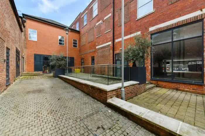 Chesterfield Town Centre Commercial Space for Lease