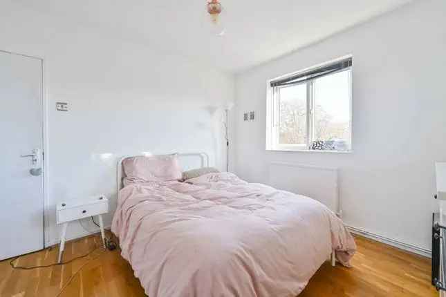 Flat to rent in Highbury, Highbury, London N5