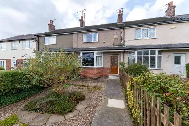 2 Double Bedroom Extended Terrace House with Garage and Parking
