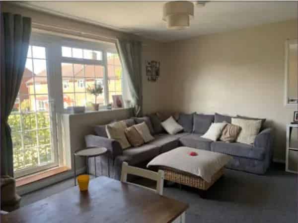 2 Double Bedroom Flat with 2 Balconies and 5 Storage Cupboards