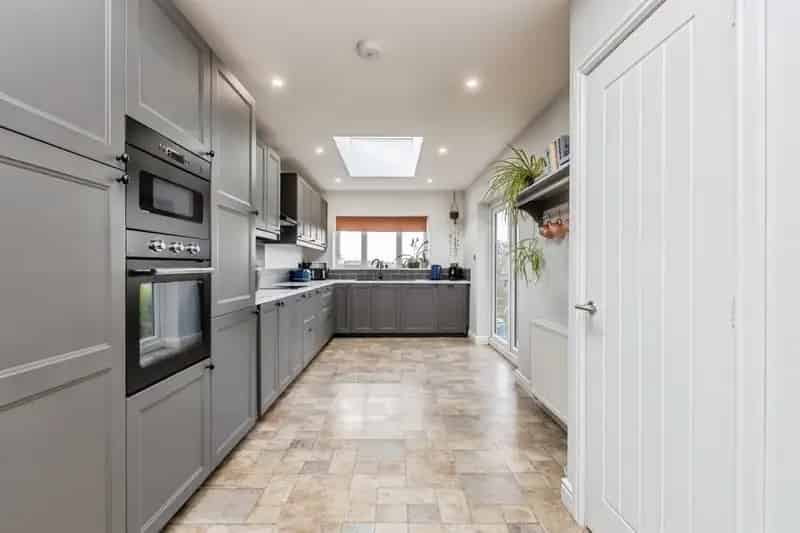 5 Bedroom Detached House NG3 Modern Kitchen Family Garden Schools Nearby