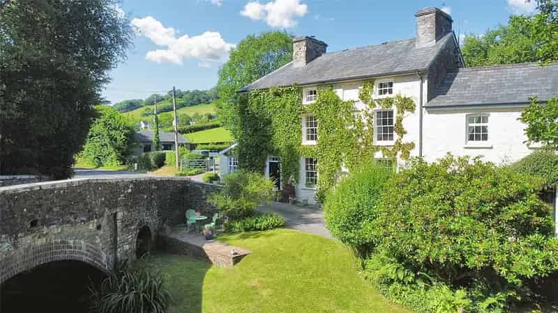 5 Bedroom Grade II Listed Period Home with Annex Near Brecon