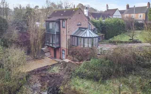 1500 sq ft House Requiring Modernisation 08 Acres