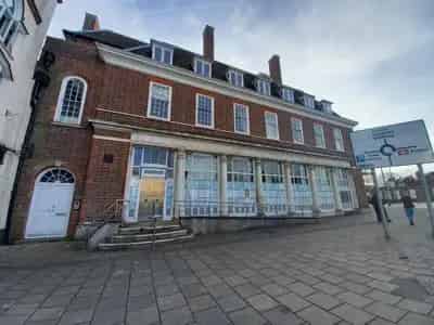Retail Office Space Ground Floor with Kitchen and WC