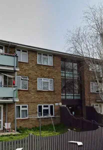 Flat For Rent in Rushmoor, England