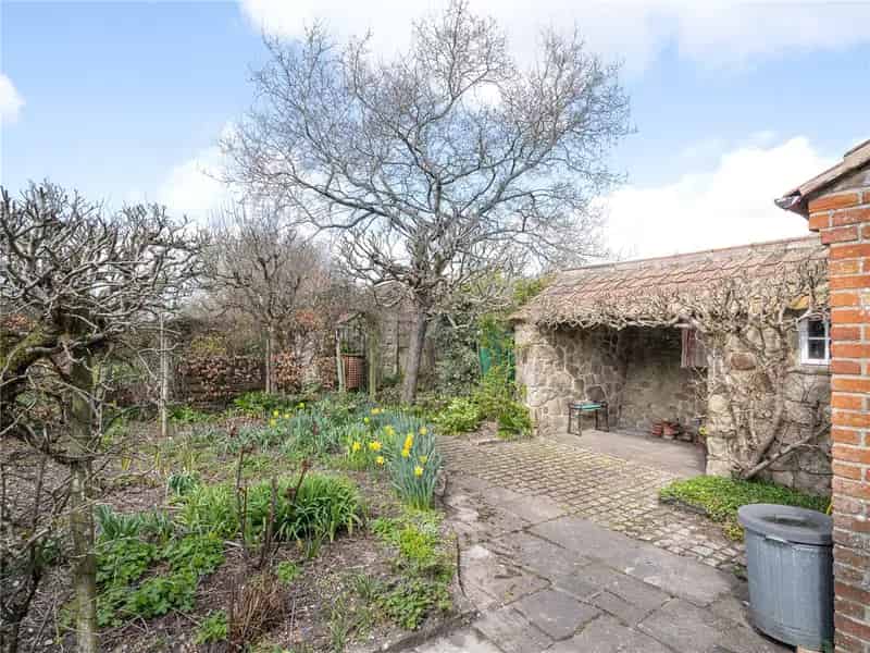 4 Bedroom Cottage Lockeridge Marlborough Renovation Potential