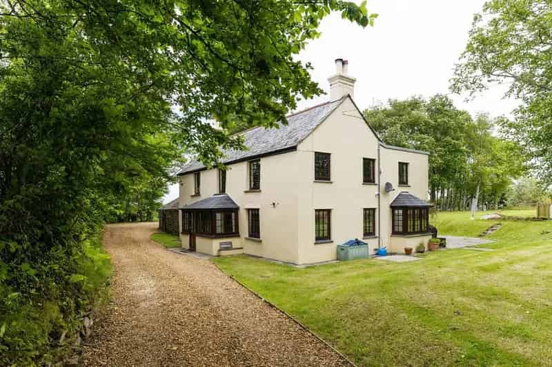 5 Bedroom Detached Farmhouse Cornwall