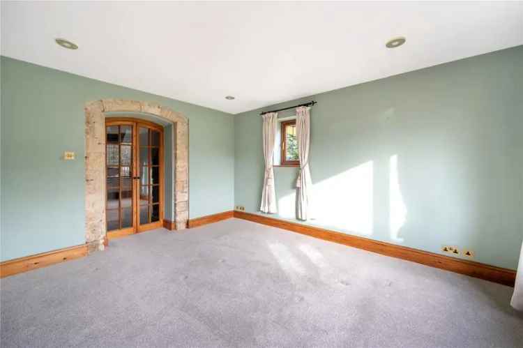 3 Bedroom Detached House for Sale in Cheltenham