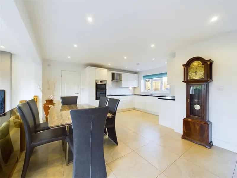 2 Bedroom Detached House for Sale