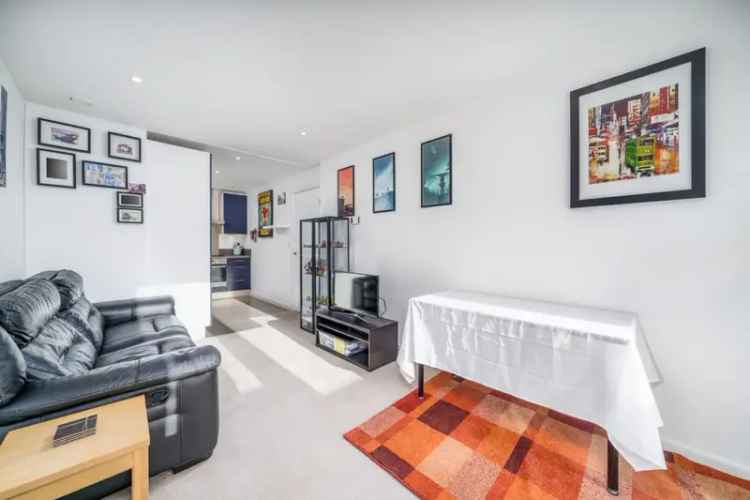 1 Bedroom Flat Riverside Apartment Battersea Reach