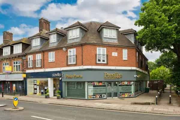 Two Bedroom Flat near Weybridge Station