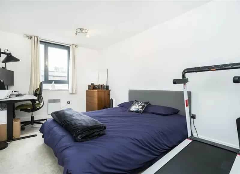 2 Bed Flat Wapping 854.6 sq ft Terrace Secure Parking