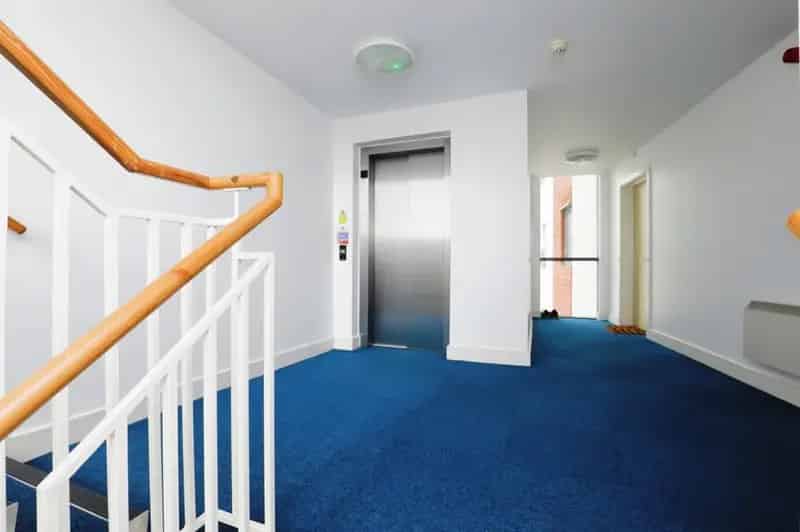 2 Bedroom Flat Rhiwbina Village  Spacious Apartment Parking Ensuite