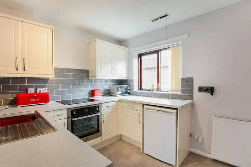 2 Bedroom First Floor Maisonette For Sale
