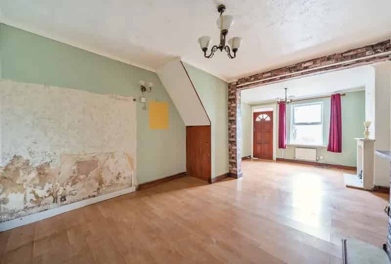 3 Bedroom Mid Terrace House for Sale Chain Free
