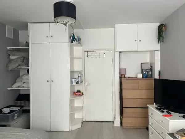First Floor Studio Flat Near Transport Links Female Only