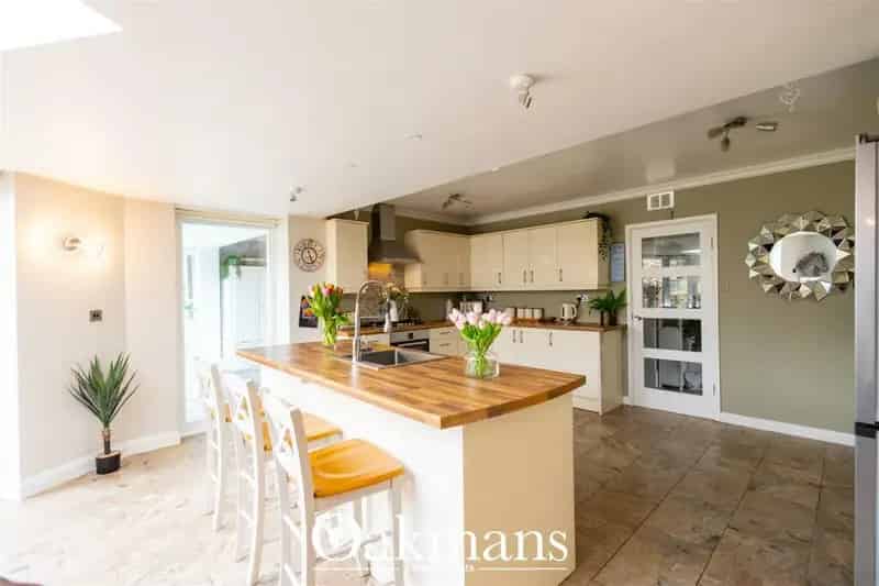 5 Bedroom Family Home For Sale - Refurbished