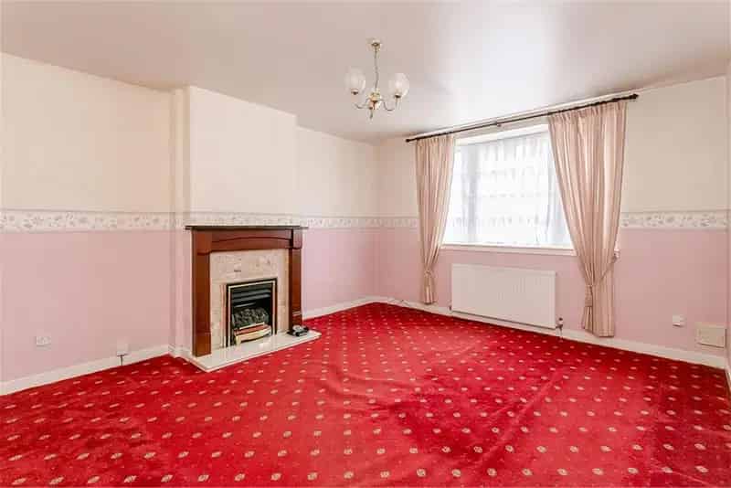 3 Bed End Terrace House - Roslin