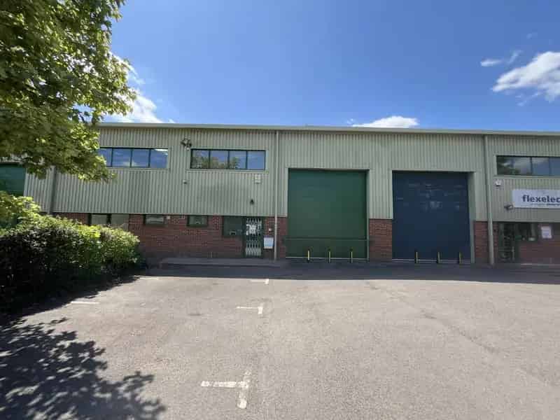 Industrial Unit for Sale near M25 Kings Langley 3378 sq ft