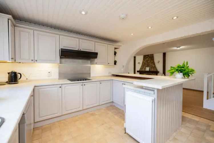 6 bedroom detached house for sale