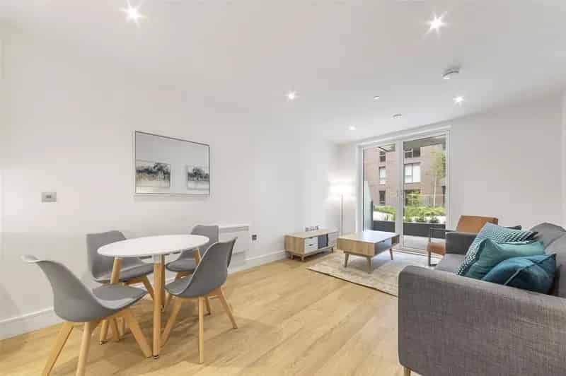 2 Bedroom Apartment to Rent in UK