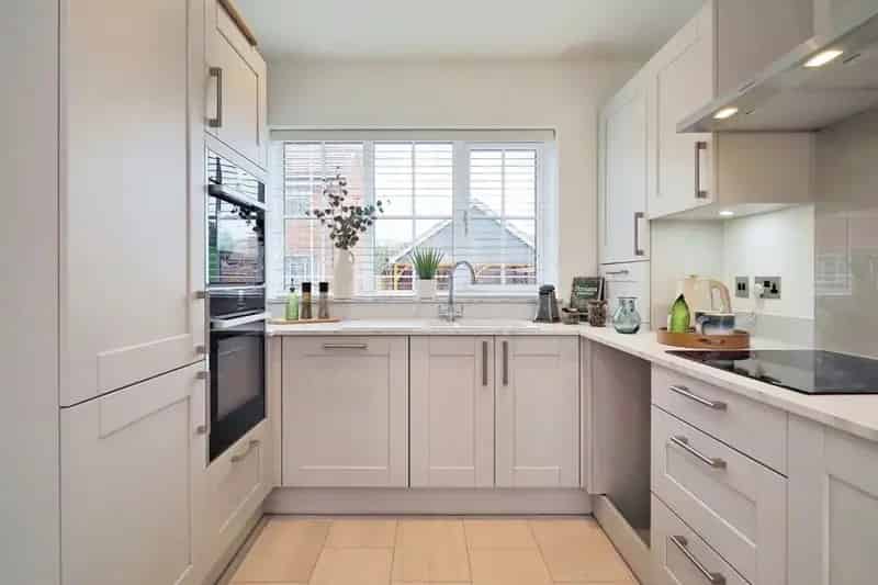 3-Bedroom Semi-Detached House in Oakwood Grove