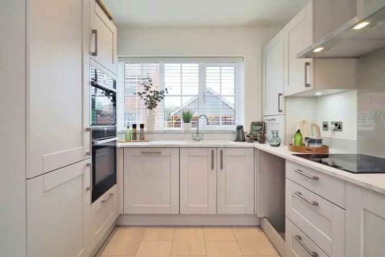 3-Bedroom Semi-Detached House in Oakwood Grove