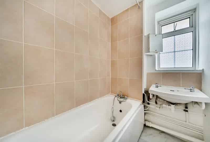 2 Bedroom Apartment Near Mitcham Eastfields Station
