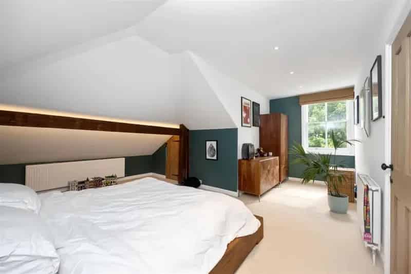 3 Bedroom Flat for Sale in Ashburnham House