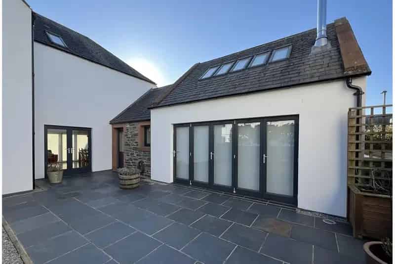 3 Bed Detached House with 3 Reception Rooms and Garden