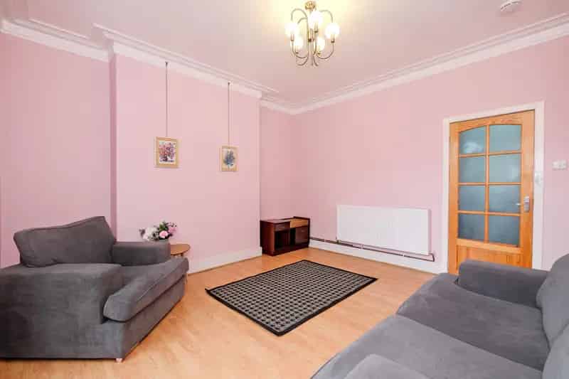 One Bedroom Flat in Traditional Granite Tenement
