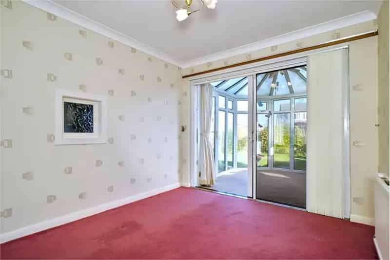 3 Bed Detached House with 3 Reception Rooms in Currie