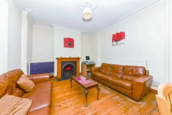 Double Room To Let Town Centre Semi Detached Property