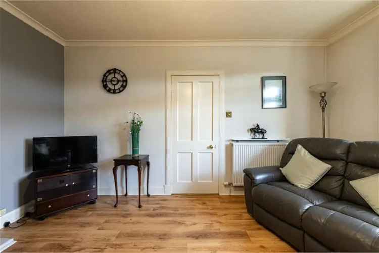 2 Bed Flat - Ground Floor with 1 Reception Room