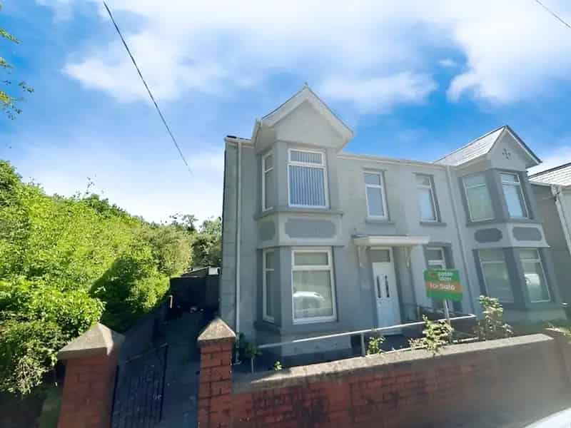 3 Bedroom Semi-Detached House Pontardulais Road