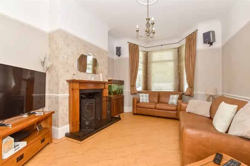 3 Bedroom Semi-Detached House for Sale Near Chadwell Heath Station