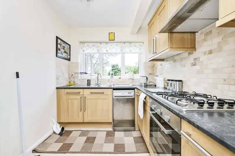 3 Bed End Terrace House Headlands Northampton Near School No Chain