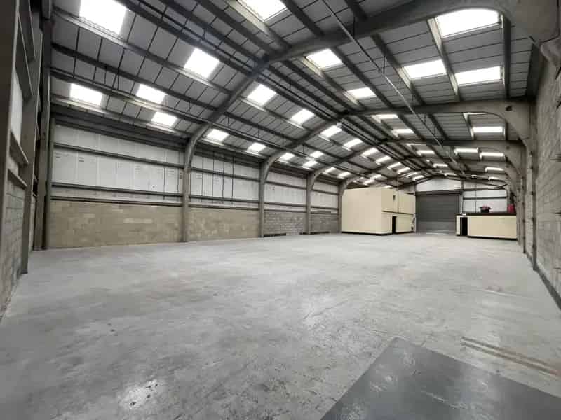 6243 sq ft Unit to Let - Temple Farm Industrial Estate