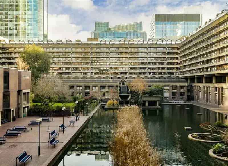 One Bedroom Apartment in Willoughby House, Barbican Estate