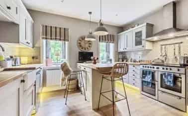 2-Bed Apartment near Camelford Cornwall Spacious Garden Garage Parking