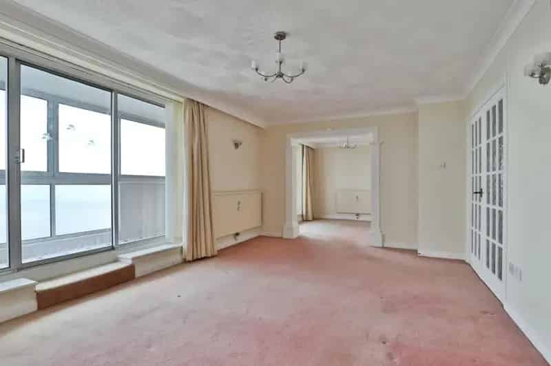 3 Bedroom Sea View Apartment Bournemouth