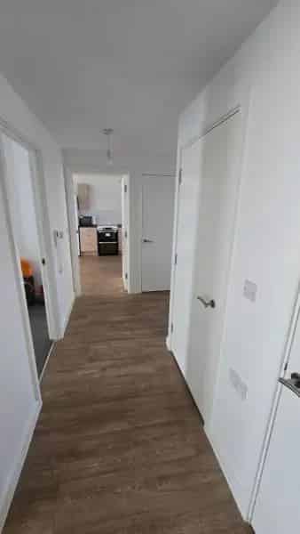 2 Bed House Near Woolwich Station Off Road Parking