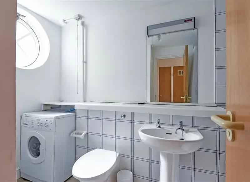 Refurbished Studio Apartment Prusoms Island Wapping