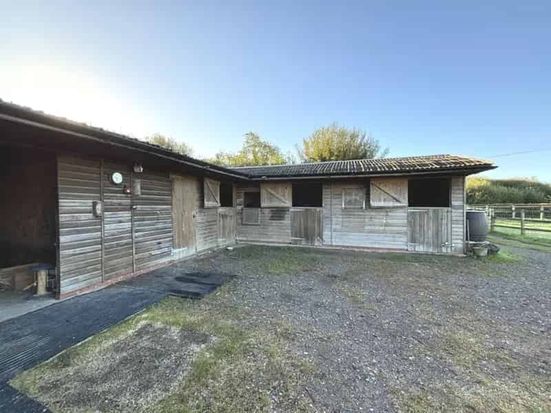 Equestrian Smallholding near Salisbury - 9.3 Acres