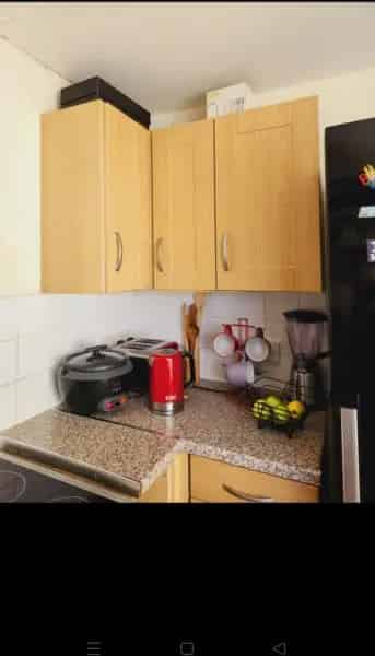 1 Bed Flat 3rd Floor Separate Kitchen Large Bedroom