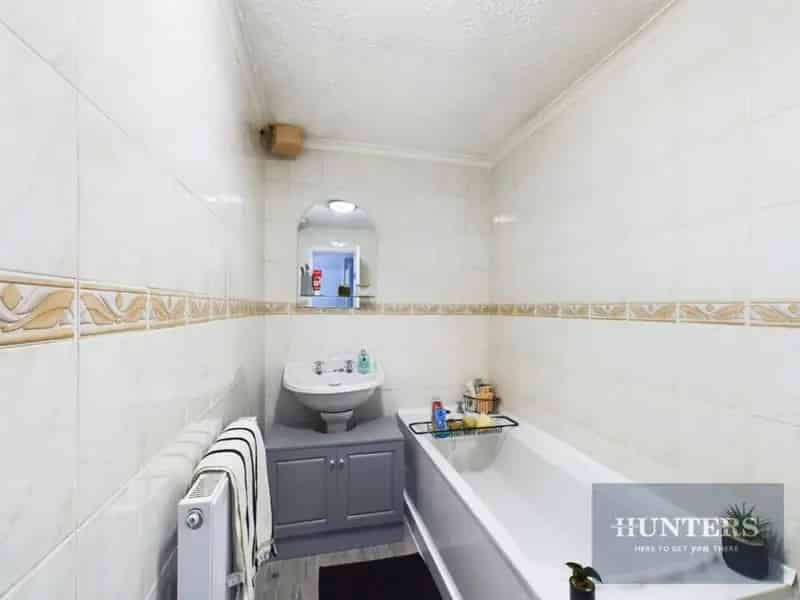 2 bed house for sale